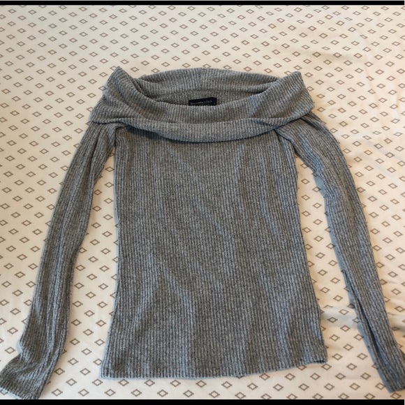 Abercrombie & Fitch Tops - Abercrombie & Fitch soft AF gray off shoulder top
